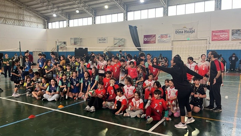 Encuentro de Mini V&oacute;ley y V&oacute;ley Adolescente en Dina Huapi